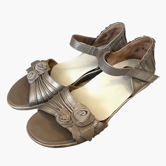 ZIERA 8.5 Dimity Greige Leather Floral Wedge COMFORT Velcro Sandal Metallic Pink - Picture 1 of 7